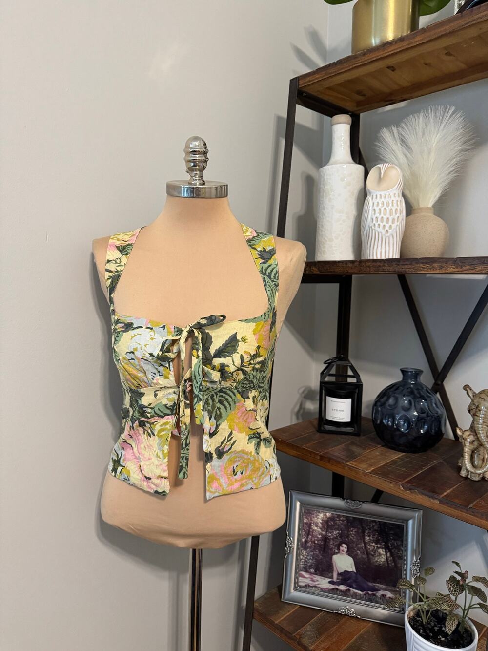 Lele Pierce Split Tie Tank Top Yellow Floral Women’s SIZE LARGE Linen Blend